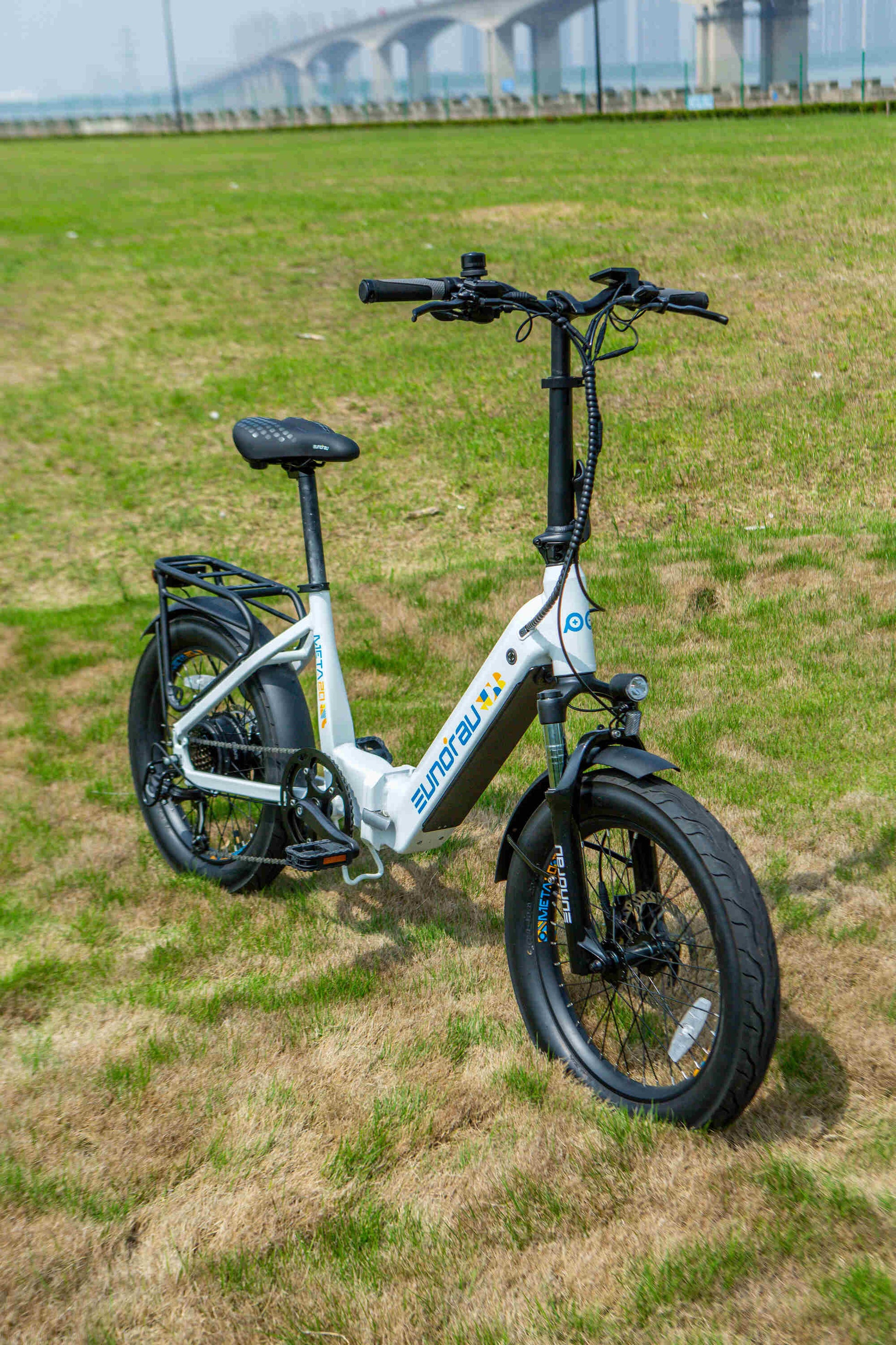 EUNORAU META Foldable electric bike with 20" wheels, 15" frame, foldable design, front suspension, hydraulic disc brakes, and dual motor control for smooth city and commuter rides.