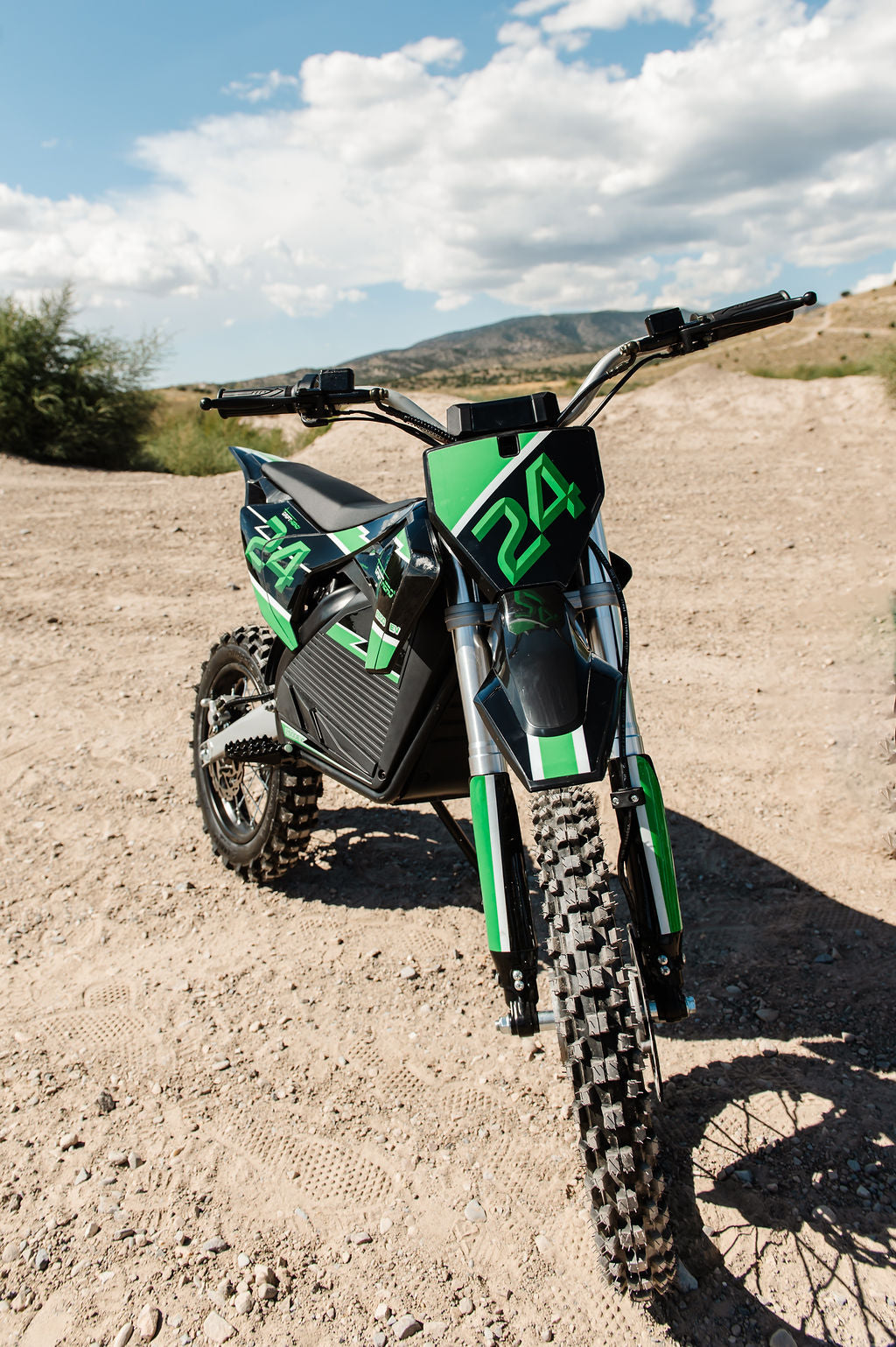 Front view of a Drift Hero USA 2500W Electric Dirt Bike on a dirt track